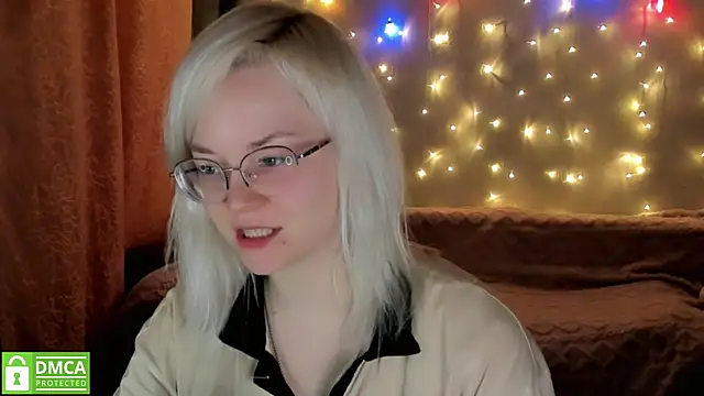 HoneyDazzle online show from 4, 12, 2025