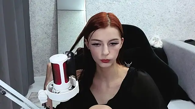 Snapshot of kitti_sweett chatting on 5, 10, 2025 kitti sweett online show from 5, 10, 2025