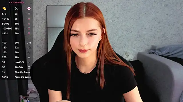 Snapshot of kitti_sweett chatting on 2, 11, 2025 kitti sweett online show from 2, 11, 2025