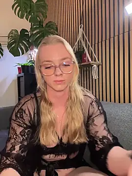 Snapshot of LinaLeana chatting on 1, 3, 2026 LinaLeana online show from 1, 3, 2026