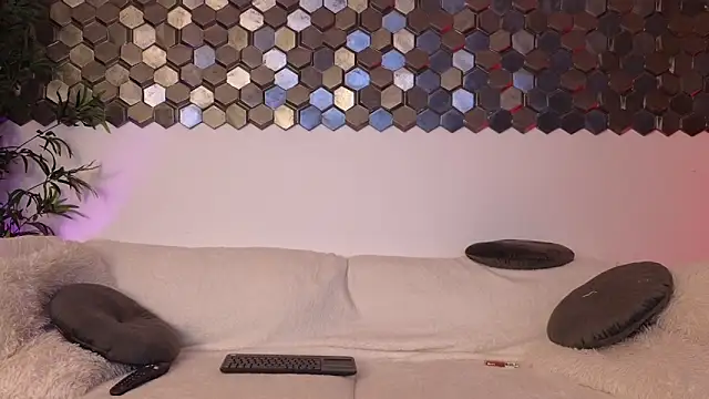 Ashley luxx online show from 4, 2, 2026