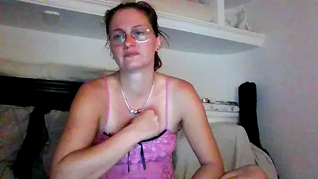 Snapshot of xcrazzycat chatting on 12, 10, 2025 xcrazzycat online show from 12, 10, 2025