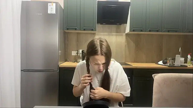 SunnySprinkle online show from 12, 10, 2025