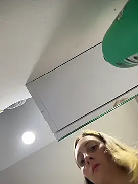 Mia dca online show from 2, 12, 2025