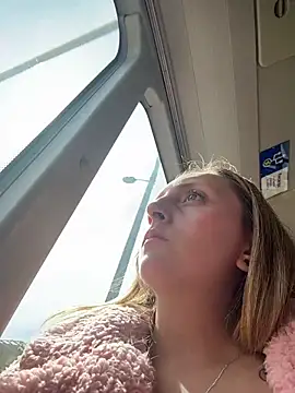 Mia dca online show from 3, 12, 2025