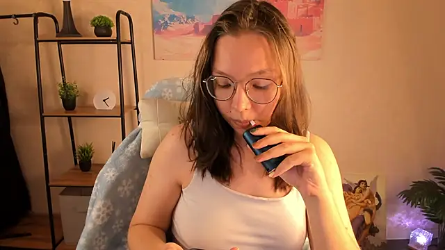 Nuura Moore online show from 10, 10, 2025