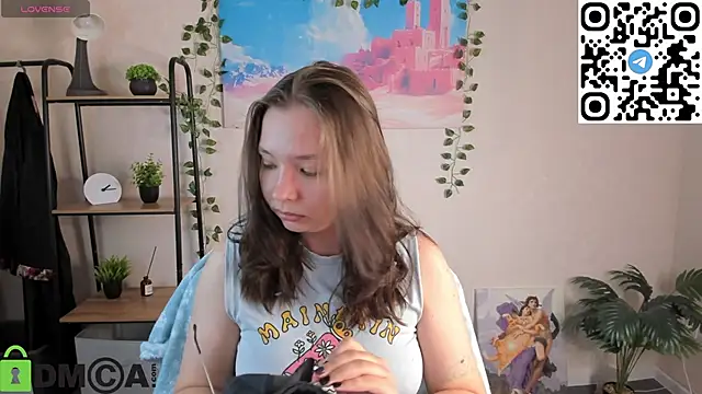 Nuura Moore online show from 10, 11, 2025