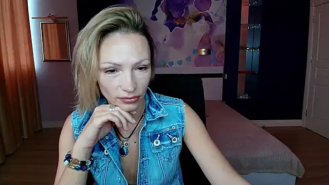 AlinaMoor online show from 28, 10, 2025