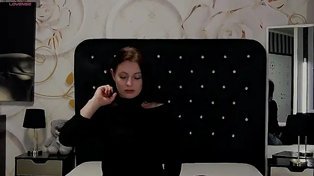 NicolleGrant online show from 8, 10, 2025