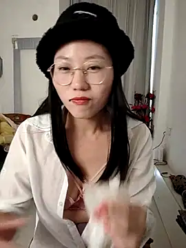 nini10052025 online show from 4, 12, 2025