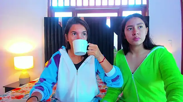 Snapshot of Sofy_and_Mia chatting on 18, 10, 2025 Sofy and Mia online show from 18, 10, 2025