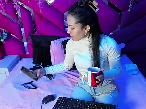 Gisell Squirt  online show from 13, 11, 2025