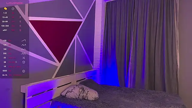 Snapshot of RebeccaEglitis chatting on 6, 11, 2025 RebeccaEglitis online show from 6, 11, 2025