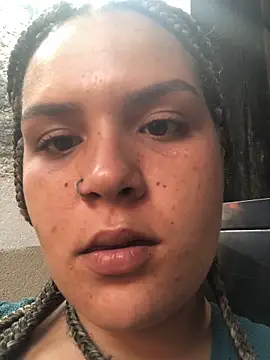 Snapshot of AliceXmoore chatting on 7, 10, 2025 AliceXmoore online show from 7, 10, 2025