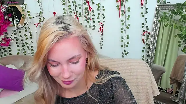 Snapshot of _BellaClark chatting on 1, 5, 2026 BellaClark online show from 1, 5, 2026