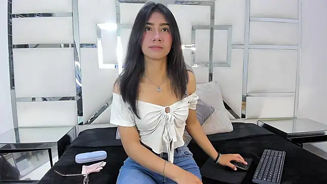 Mia clark18 online show from 15, 10, 2025