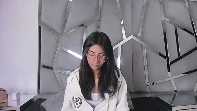 Mia clark18 online show from 11, 11, 2025