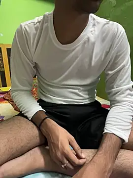 Snapshot of foxythebold chatting on 11, 10, 2025 foxythebold online show from 11, 10, 2025