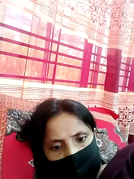 Snapshot of Megla879 chatting on 17, 11, 2025 Megla879 online show from 17, 11, 2025