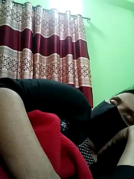 Snapshot of Megla879 chatting on 26, 11, 2025 Megla879 online show from 26, 11, 2025