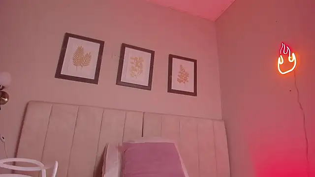 Snapshot of _alison_c chatting on 11, 11, 2025 alison c online show from 11, 11, 2025