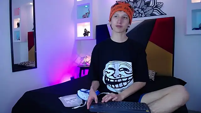 Snapshot of Emo_Boy_ chatting on 12, 1, 2026 Emo Boy online show from 12, 1, 2026