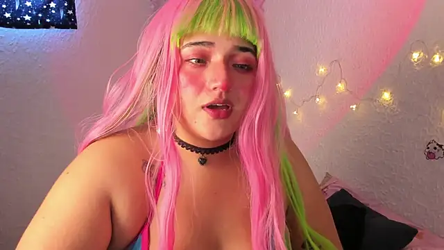 Emilycollei online show from 9, 10, 2025