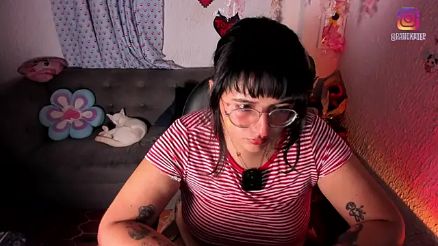 Emilycollei online show from 23, 4, 2026