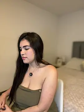 Snapshot of Isabella_LaRue chatting on 10, 4, 2026 Isabella LaRue online show from 10, 4, 2026