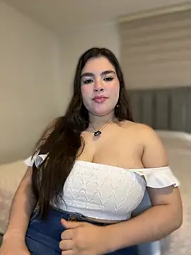 Snapshot of Isabella_LaRue chatting on 15, 4, 2026 Isabella LaRue online show from 15, 4, 2026
