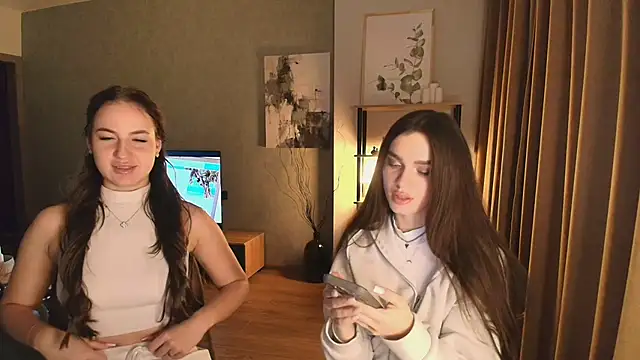 MayaGlow online show from 4, 12, 2025