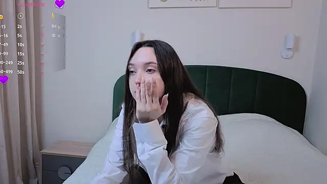 Snapshot of SylviaHamilton chatting on 5, 11, 2025 SylviaHamilton online show from 5, 11, 2025