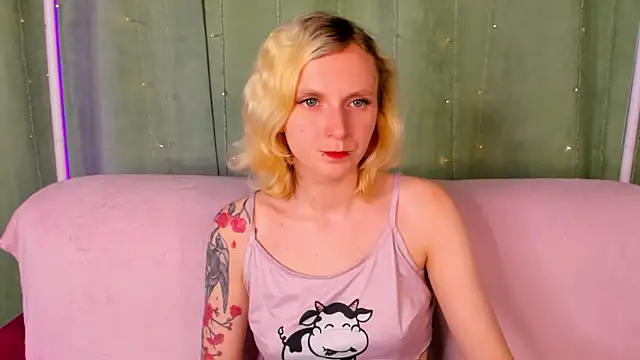 Snapshot of LikiLips chatting on 19, 6, 2026 LikiLips online show from 19, 6, 2026