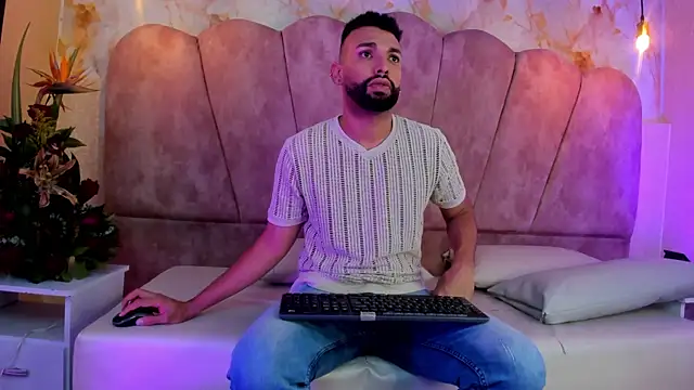 Snapshot of onlymen2025 chatting on 8, 10, 2025 onlymen2025 online show from 8, 10, 2025