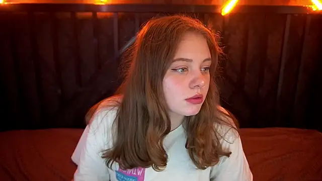 Snapshot of SnowWhiti chatting on 23, 10, 2025 SnowWhiti online show from 23, 10, 2025