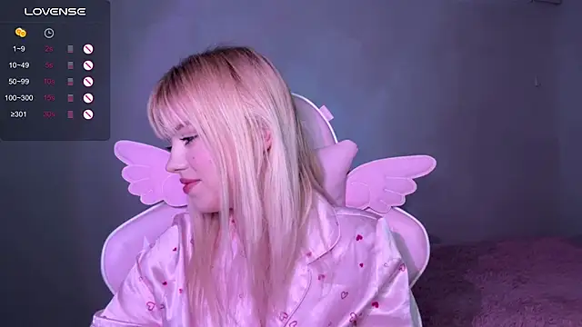 Snapshot of myprettylola chatting on 19, 11, 2025 myprettylola online show from 19, 11, 2025