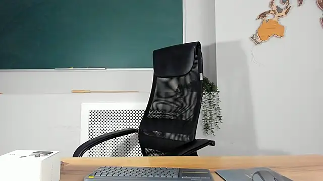 ClaireMathis online show from 17, 4, 2026