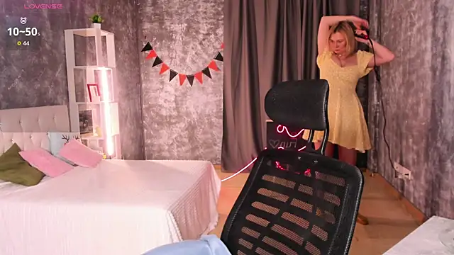 Snapshot of scent__of_woman chatting on 19, 12, 2025 scent of woman online show from 19, 12, 2025