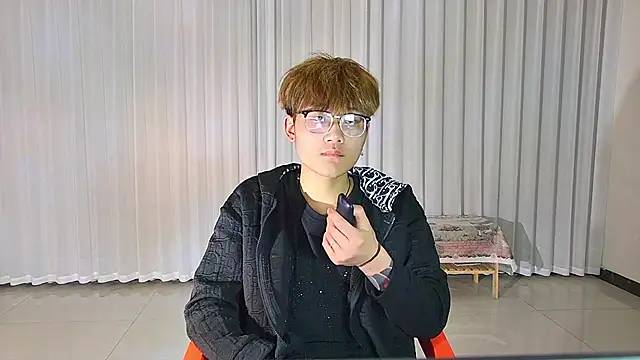 KK-cuteboy online show from 7, 4, 2026