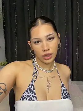 LoraShines online show from 23, 5, 2026