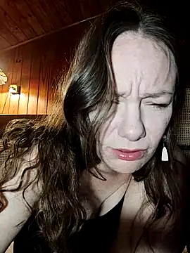 Snapshot of JulieSqualor81 chatting on 26, 3, 2026 JulieSqualor81 online show from 26, 3, 2026