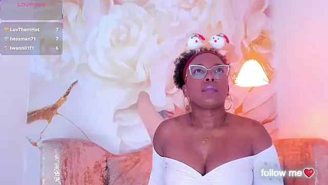 Snapshot of ChannelCroix chatting on 4, 11, 2025 ChannelCroix online show from 4, 11, 2025