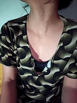 Snapshot of Royal_Shona chatting on 17, 11, 2025 Royal Shona online show from 17, 11, 2025