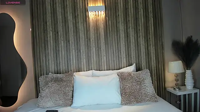 VanneCamiel online show from 6, 11, 2025