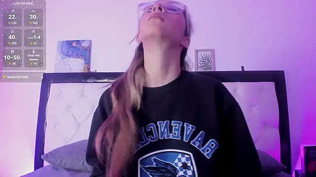 Snapshot of Sara_Roades chatting on 28, 10, 2025 Sara Roades online show from 28, 10, 2025