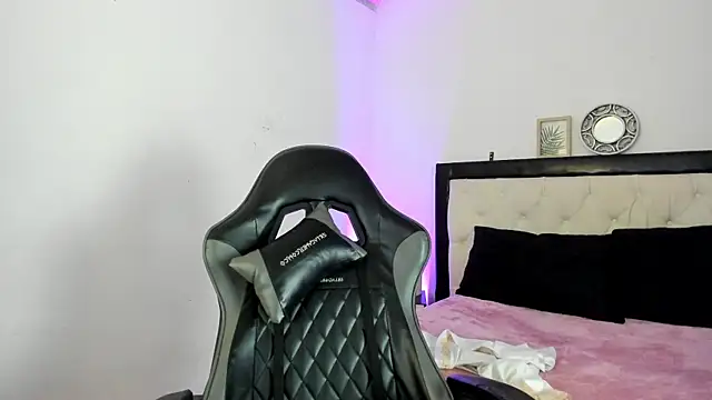 Snapshot of Sara_Roades chatting on 26, 11, 2025 Sara Roades online show from 26, 11, 2025