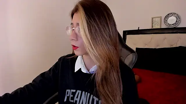 Snapshot of Sara_Roades chatting on 27, 11, 2025 Sara Roades online show from 27, 11, 2025