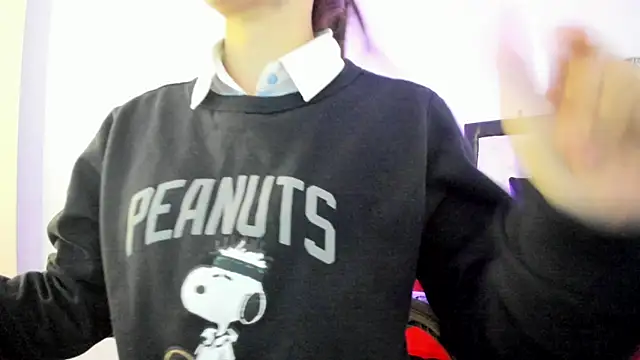 Snapshot of Sara_Roades chatting on 28, 11, 2025 Sara Roades online show from 28, 11, 2025