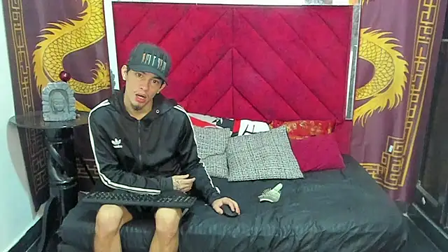 Pride couple online show from 21, 12, 2025