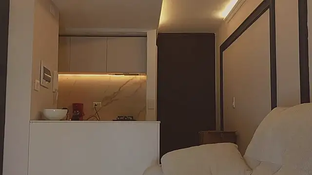 Snapshot of AbrilColls_ chatting on 28, 10, 2025 AbrilColls online show from 28, 10, 2025